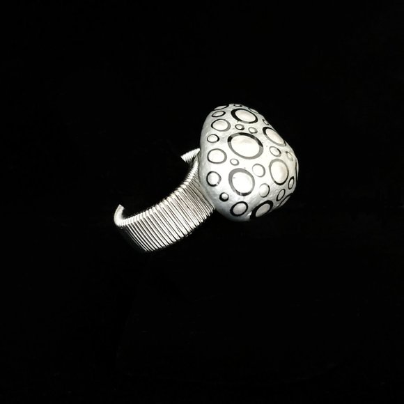 Hand Painted Silver and Champagne Statement Ring. - Picture 5 of 8